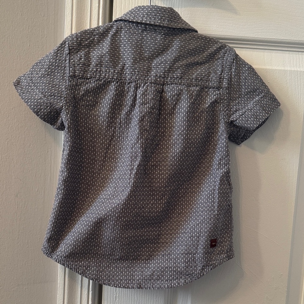 Tea Collection Charcoal Short-Sleeve Button-Down Shirt with Tiny Diamond Print - Picture 5 of 8
